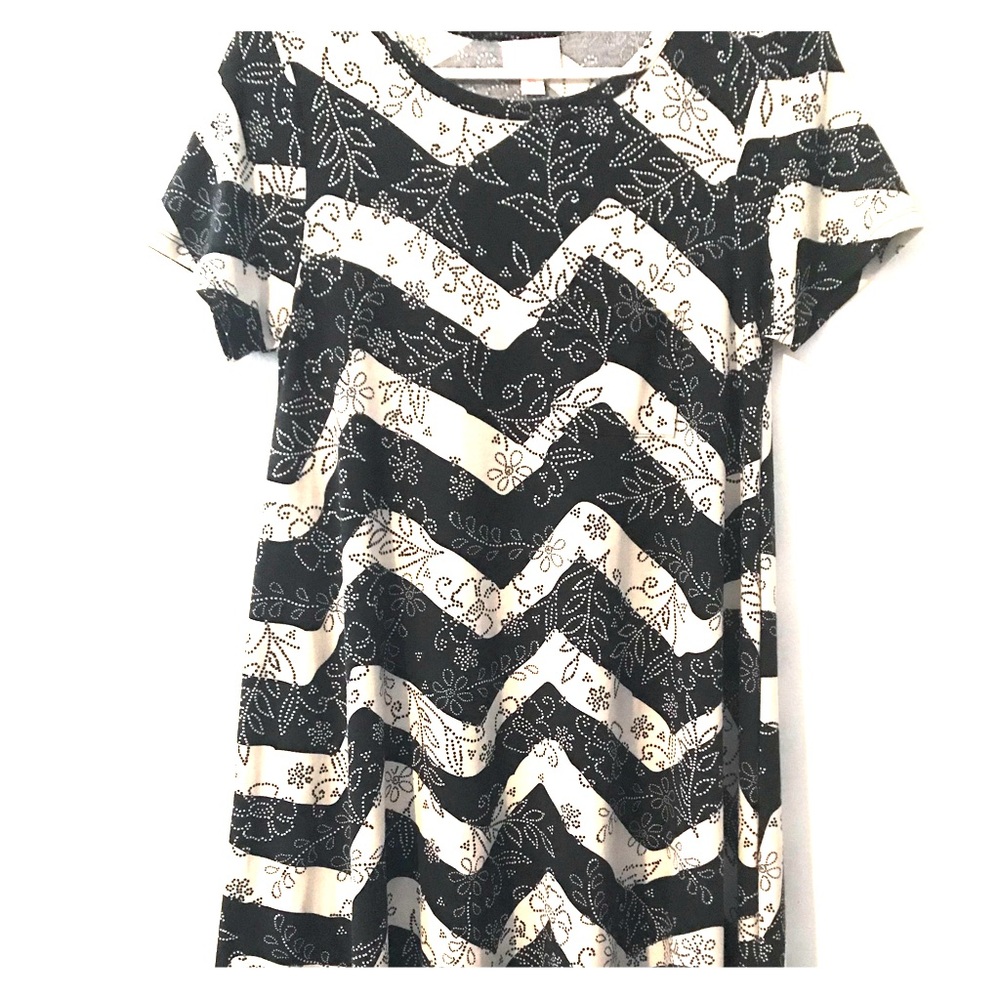 LULAROE CARLY XS BLACK WHITE AZTEC FLORAL